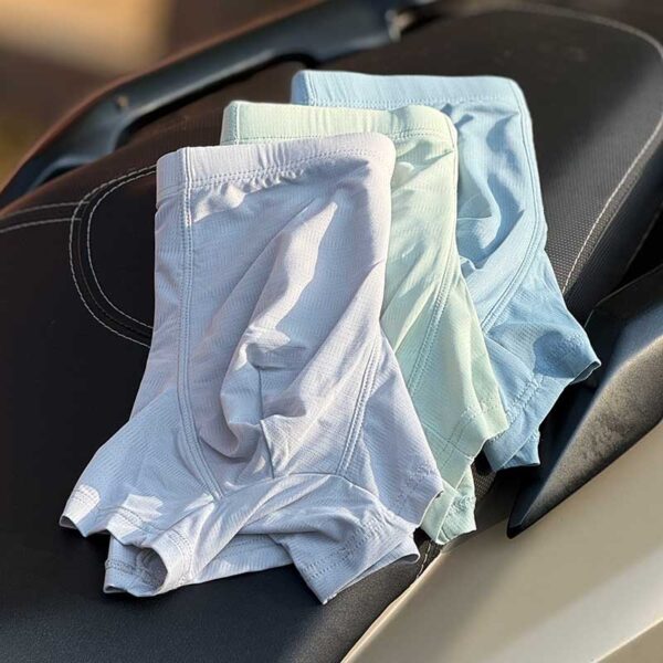 شورت مردانه یاشن مدل ژلاتینی، نیم‌پا و سوزنی، محصول کشور چین با پارچه سلولزی سبک و تنفس‌پذیر؛ مناسب مصرف روزانه و ورزش. خرید از فروشگاه جی جی پوش با ضمانت اصل بودن کالا.