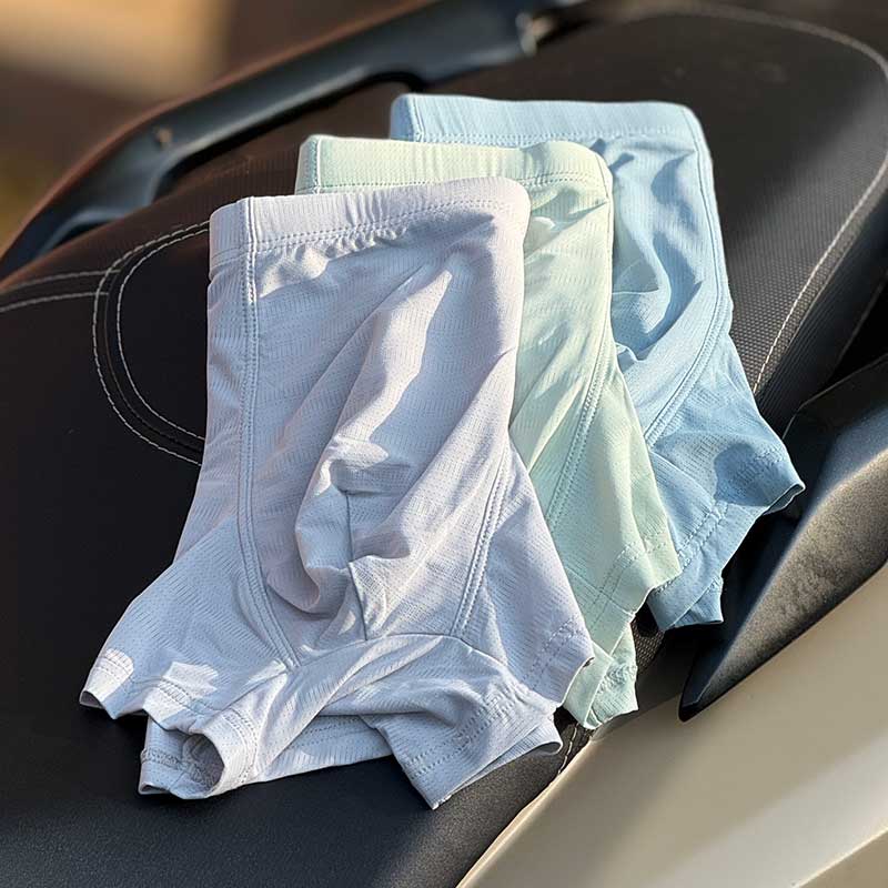 شورت مردانه یاشن مدل ژلاتینی، نیم‌پا و سوزنی، محصول کشور چین با پارچه سلولزی سبک و تنفس‌پذیر؛ مناسب مصرف روزانه و ورزش. خرید از فروشگاه جی جی پوش با ضمانت اصل بودن کالا.