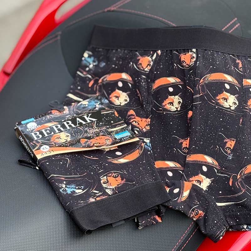 شورت پادار مردانه Berrak مدل گربه فضانورد کد 3009 | نخ پنبه، فاق بلند و بادوام