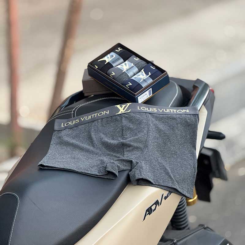 شورت LV Master Trunk پک سه‌تایی – مشکی، سورمه‌ای، طوسی تیره – کش ۵ سانت – پنبه و اسپاندکس – ترکیه 018