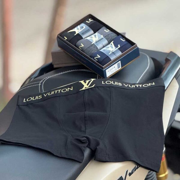شورت LV Master Trunk پک سه‌تایی – مشکی، سورمه‌ای، طوسی تیره – کش ۵ سانت – پنبه و اسپاندکس – ترکیه 018