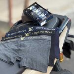 شورت LV Master Trunk پک سه‌تایی – مشکی، سورمه‌ای، طوسی تیره – کش ۵ سانت – پنبه و اسپاندکس – ترکیه 018