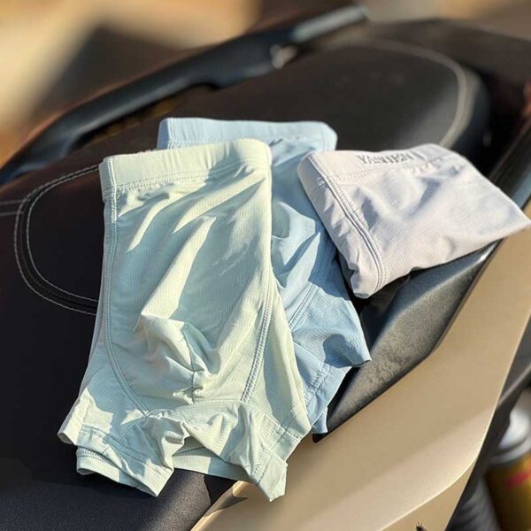 شورت مردانه یاشن مدل ژلاتینی، نیم‌پا و سوزنی، محصول کشور چین با پارچه سلولزی سبک و تنفس‌پذیر؛ مناسب مصرف روزانه و ورزش. خرید از فروشگاه جی جی پوش با ضمانت اصل بودن کالا.