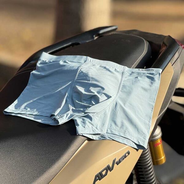 شورت مردانه یاشن مدل ژلاتینی، نیم‌پا و سوزنی، محصول کشور چین با پارچه سلولزی سبک و تنفس‌پذیر؛ مناسب مصرف روزانه و ورزش. خرید از فروشگاه جی جی پوش با ضمانت اصل بودن کالا.