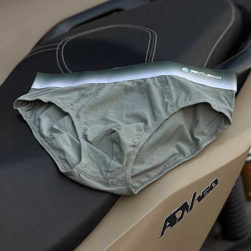 86 شورت مردانه جنتلمن Yashen مدل 295 با پارچه ۱۰۰٪ پنبه و استر سلولزی، کش نرم دور ران و کاپ بزرگ، راحتی و فیت عالی را تضمین میکند. خرید از فروشگاه جیجیپوش.