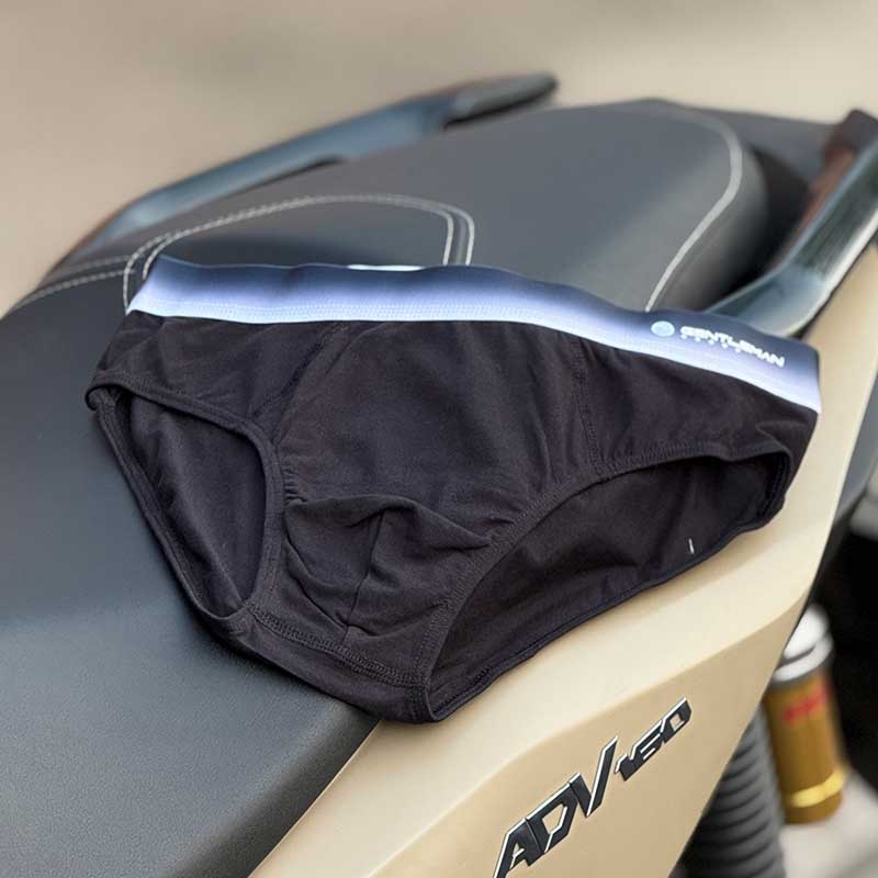 88 شورت مردانه جنتلمن Yashen مدل 295 با پارچه ۱۰۰٪ پنبه و استر سلولزی، کش نرم دور ران و کاپ بزرگ، راحتی و فیت عالی را تضمین میکند. خرید از فروشگاه جیجیپوش.