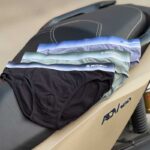 شورت مردانه جنتلمن Yashen مدل 295 با پارچه ۱۰۰٪ پنبه و استر سلولزی، کش نرم دور ران و کاپ بزرگ، راحتی و فیت عالی را تضمین می‌کند. خرید از فروشگاه جی‌جی‌پوش.