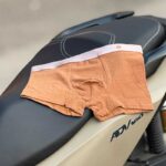 شورت نیم‌پا مردانه یاشن مدل H کد 364M | پارچه پفکی سلولزی با کشسانی بالا